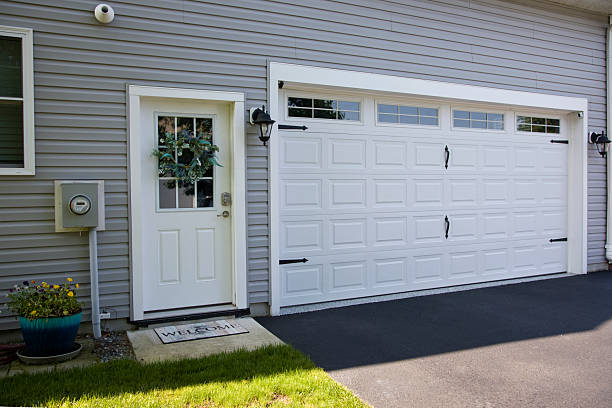 24/7 Emergency Garage Door Panel Replacement experts in Plentywood, MT